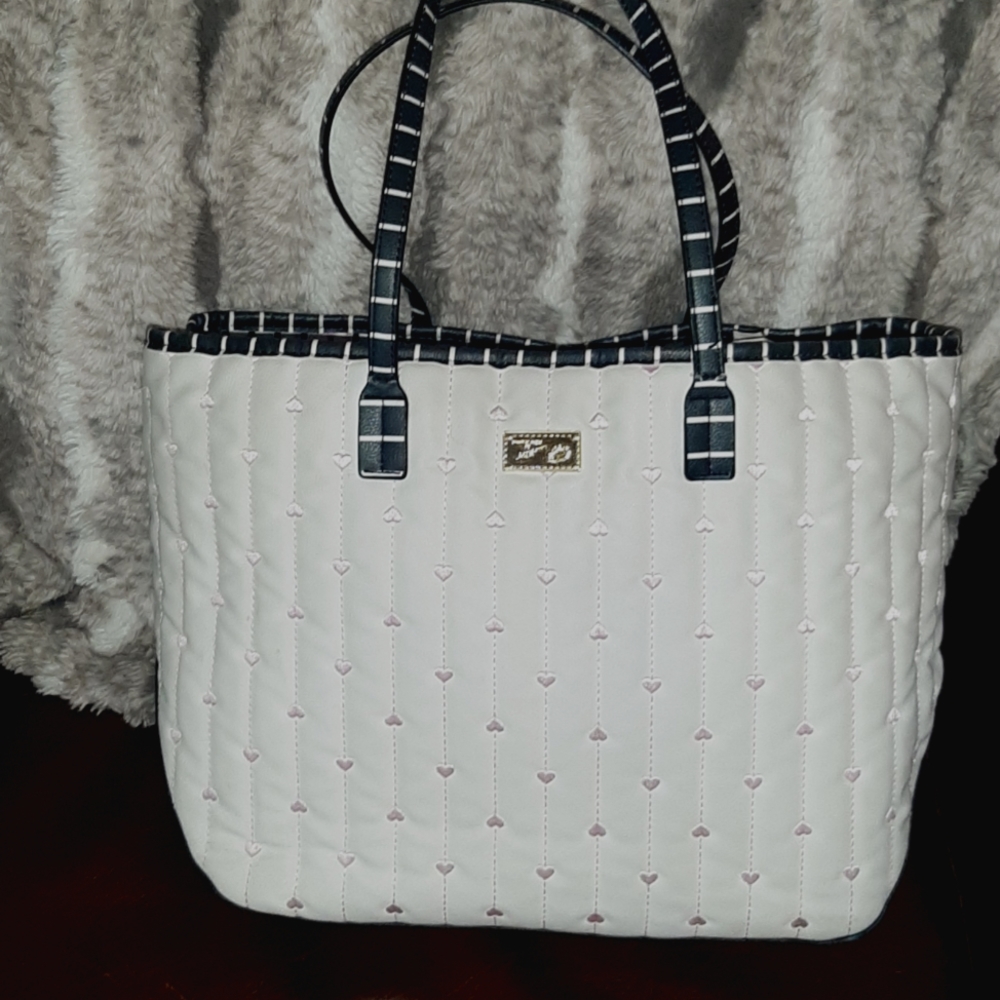 Betsy Johnson black& white pink heart purse tote, EXCELLENT USED CONDITION